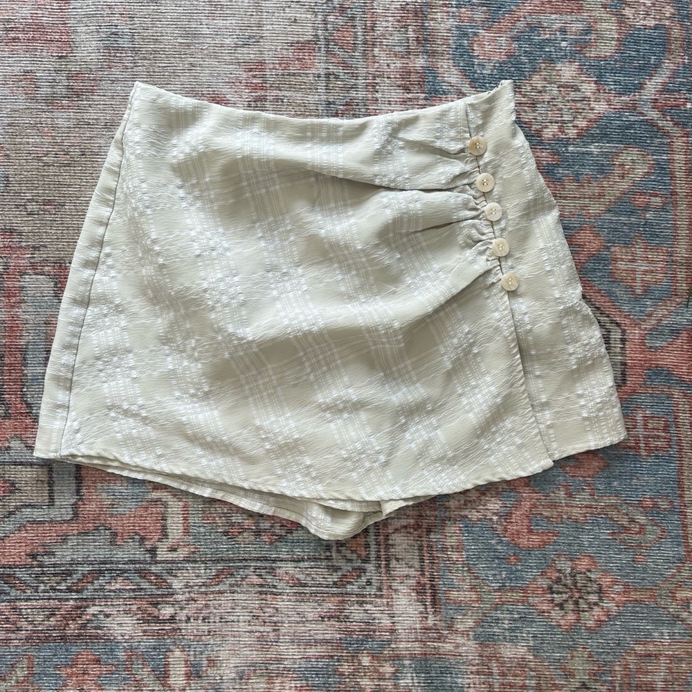 Forever 21 Cream Plaid Skort